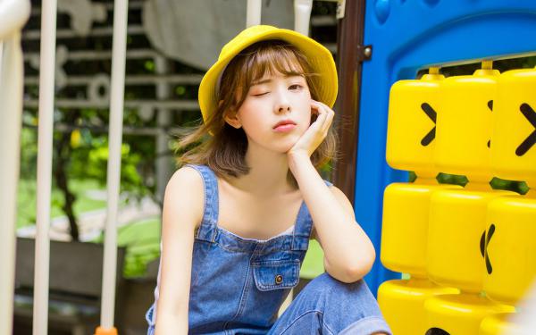 靳多宝秦落凝完整版在线阅读（主角闺女来自未来，我的恩爱爸妈怎么变对抗组了）